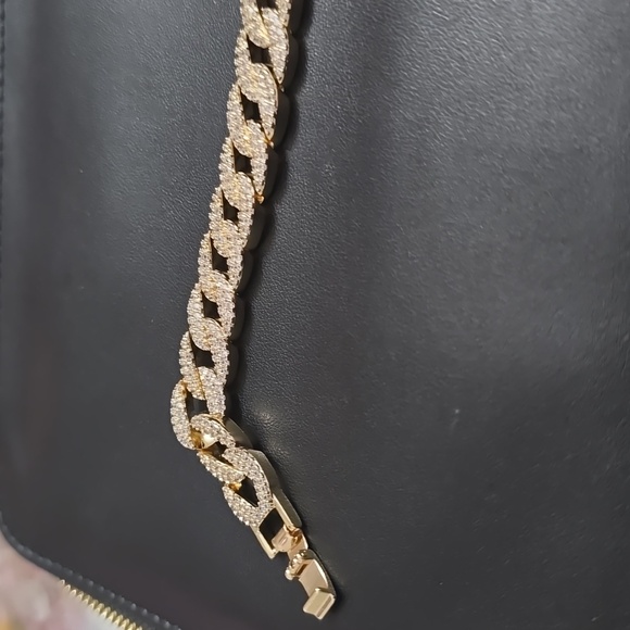 Jewelry - Picture 2 of 3